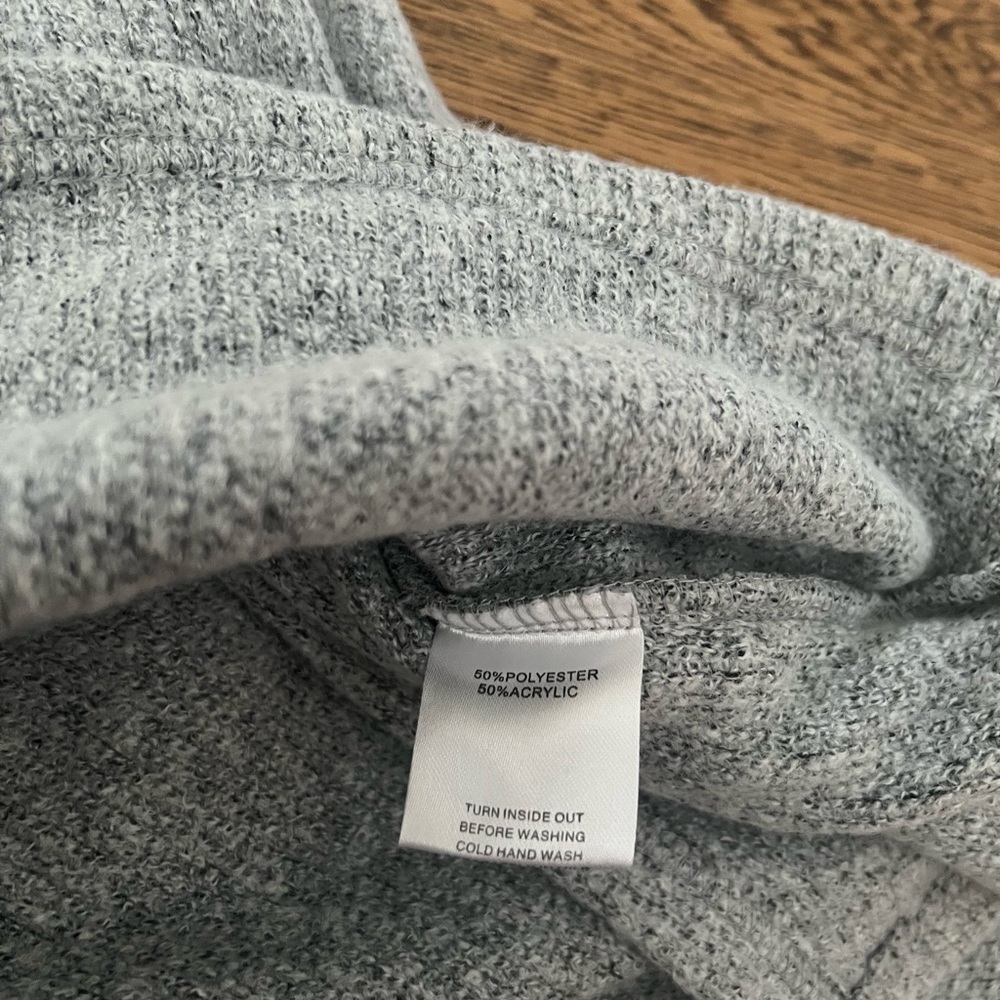 Sabo Skirt Off-the-Shoulder Gray Sweater - Picture 6 of 6